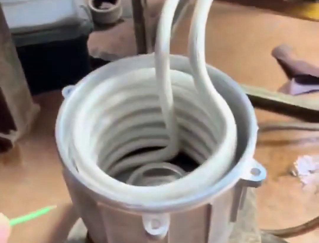 使用高頻機(jī)進(jìn)行電機(jī)熱套的優(yōu)點(diǎn)在于加熱速度快、溫度控制準(zhǔn)確、對(duì)材料影響小等